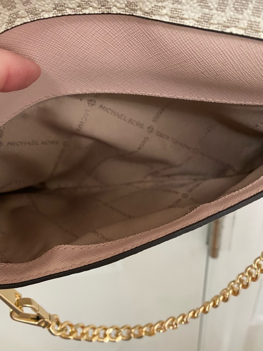 Michael Kors Beige Signature Crossbody with Pale Pink Trim - Picture 3 of 10